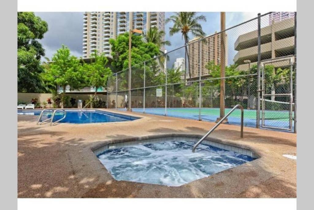 Waikiki Studio Steps To Beach-Mall Free Parking-Wifi ホノルル エクステリア 写真