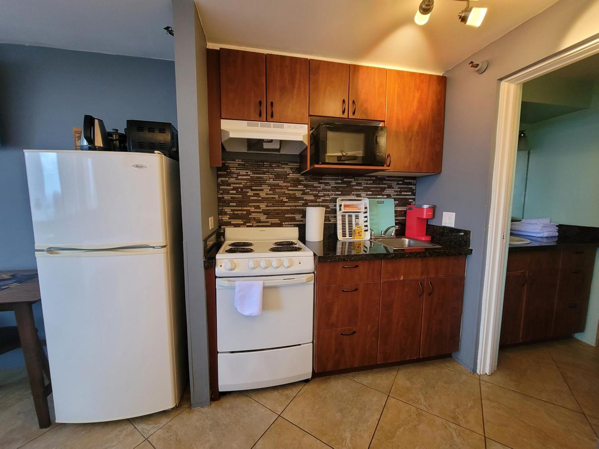 Waikiki Studio Steps To Beach-Mall Free Parking-Wifi ホノルル 部屋 写真