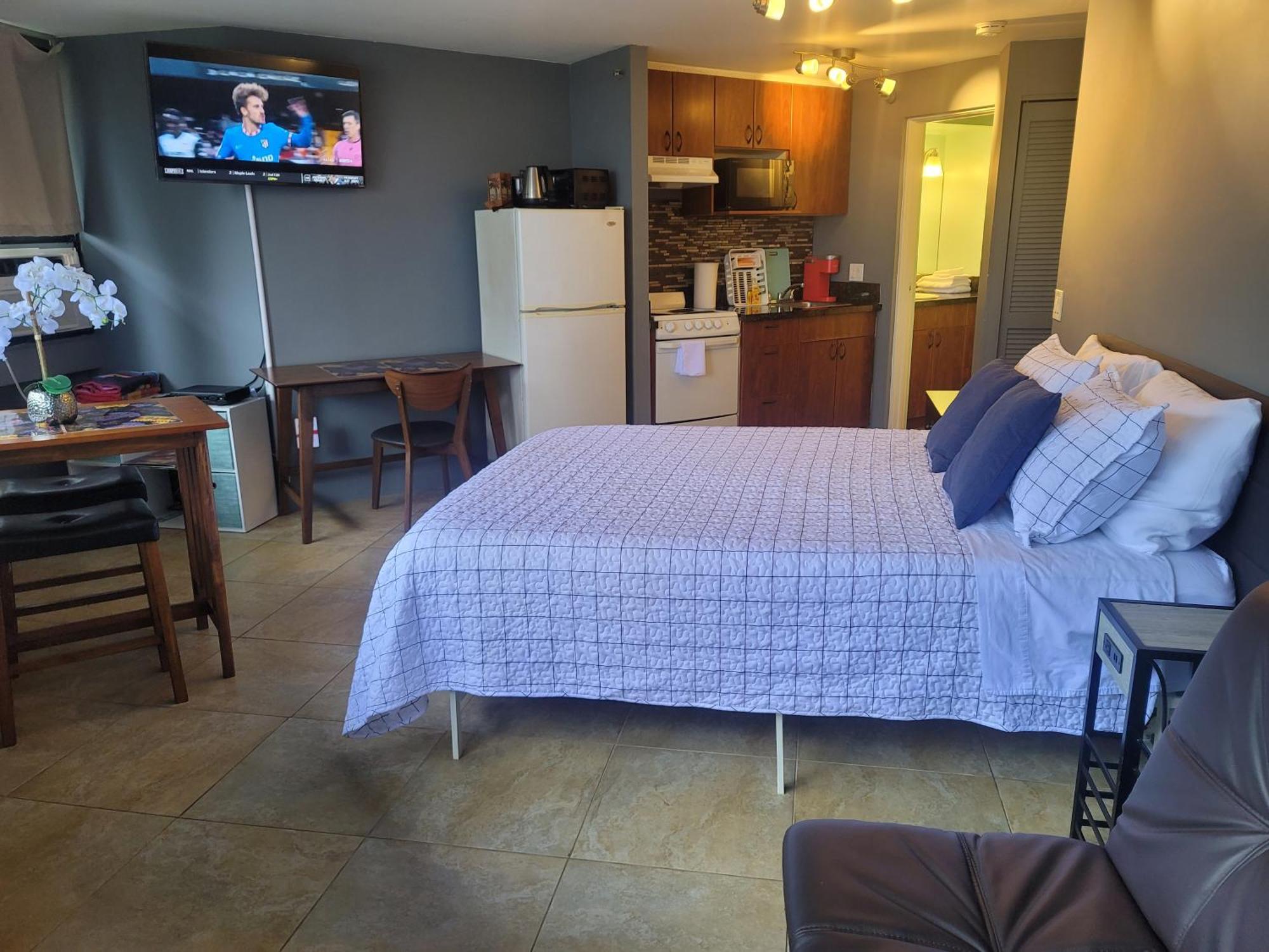 Waikiki Studio Steps To Beach-Mall Free Parking-Wifi ホノルル 部屋 写真